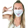 Voksen katt med trykk på nesemaske
