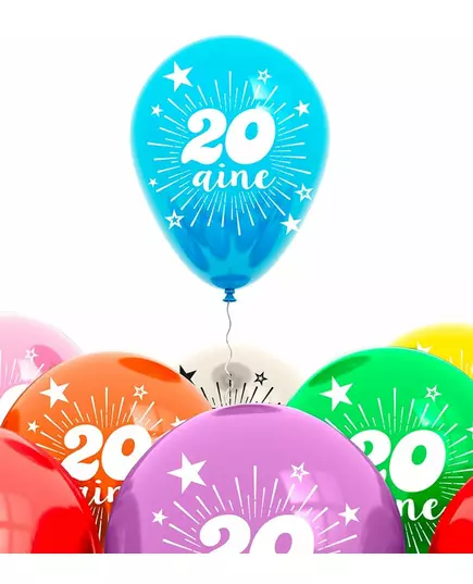 Pose med 8 ballonger til 20-årsjubileum