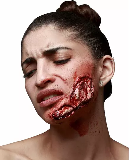 Falsk kjeveskade tilsynelatende voksen Halloween